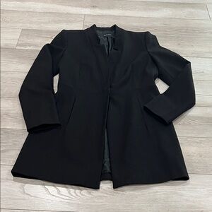 Zara Elegant Black Suit Jacket! Super cute and stylish. Worn only 2/3 times!